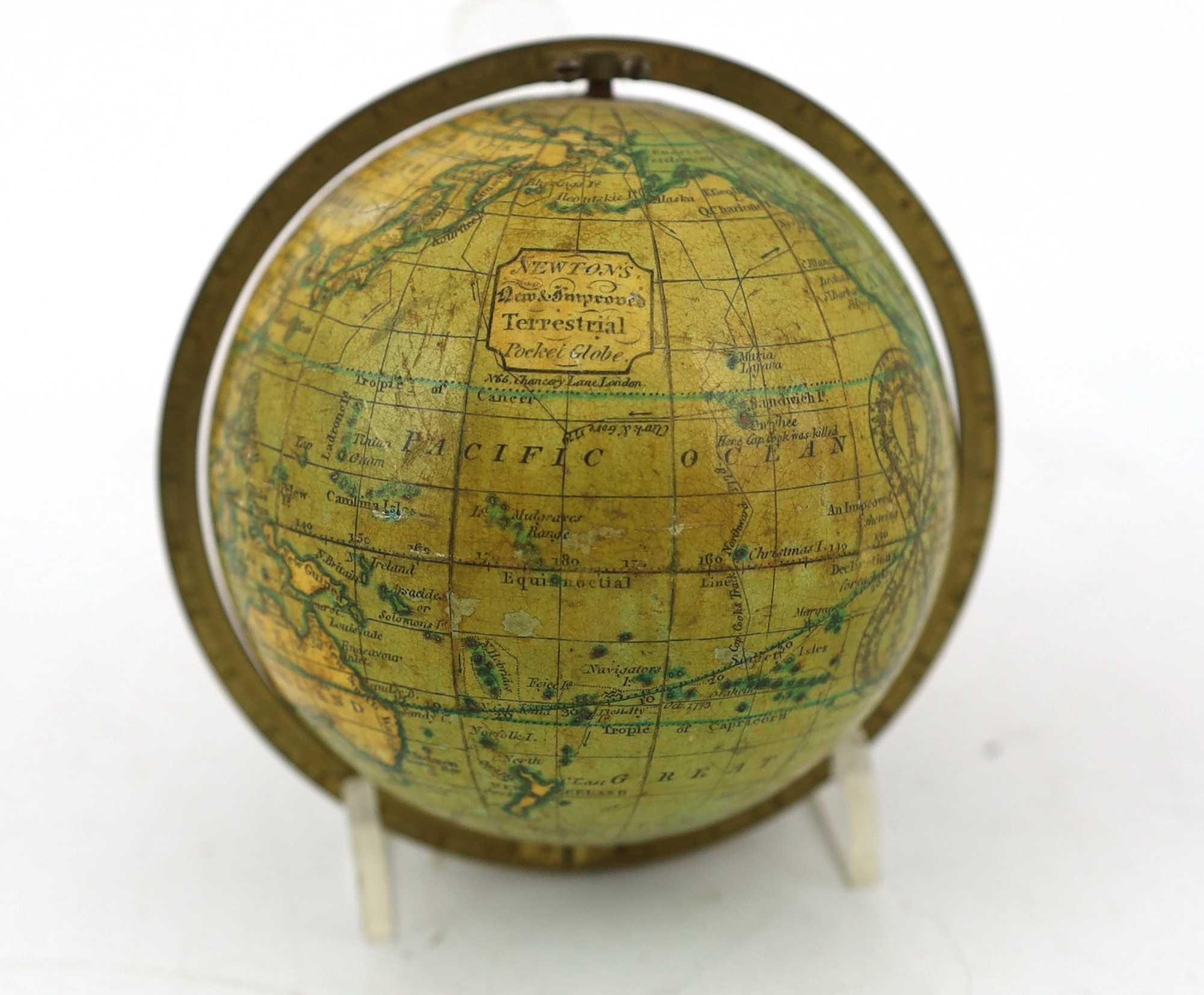 A Newton's 'New & Improved terrestrial pocket globe', 7,5cm, case 10cm
